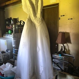 Wedding dress fits size 2 (not bridal size)